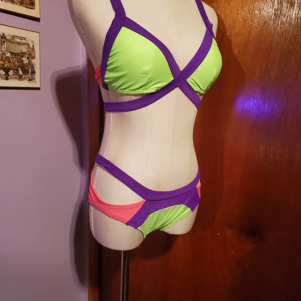 Swimsuit - Picture 2 of 3